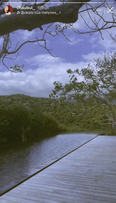 Ngoài ra cô nàng còn chia sẻ về view đầy sang chảnh của khu nghỉ dưỡng