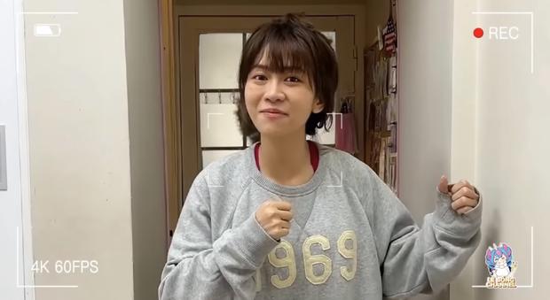 Lê Bống khoe mặt mộc 