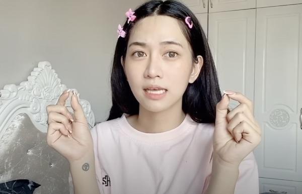 Hot TikTok đã từng có lần khoe mặt nói không với son phần, nhưng thời điểm này trông cô nàng vẫn đỡ hơn.