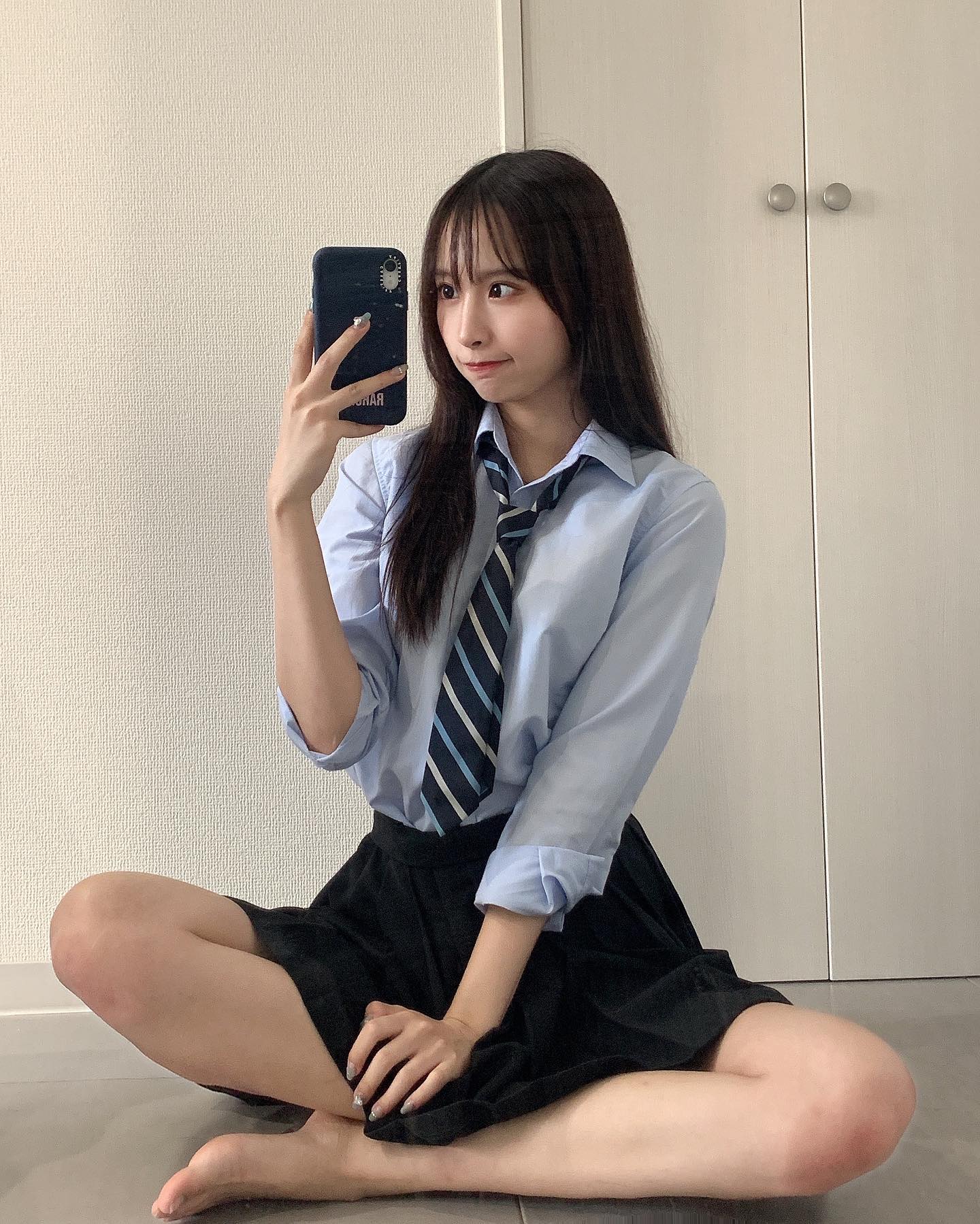 Nhiều người đánh giá Fujikawa Ralumu diện đồng phục đẹp như hot girl truyện tranh.