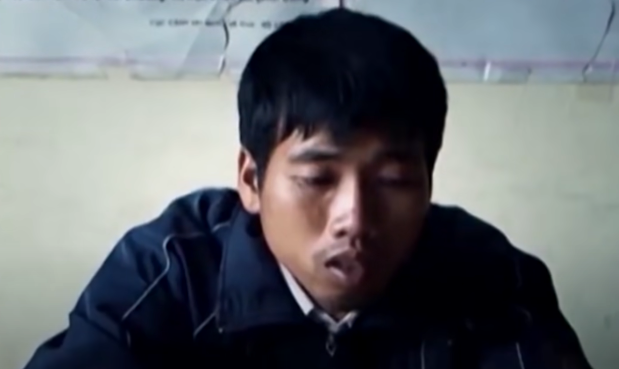 Tiến hành xác minh thông tin lời khai của Phơi, các điều tra viên phát hiện nhiều điểm bất thường. Phơi vốn là đối tượng nghiện ma túy lâu năm, kinh tế gia đình khó khăn, vậy đối tượng lấy đâu ra 30 bao thóc nếp để bán cho nạn nhân? Phơi nói rao bán hộ gia đình một người họ hàng trong bản. Tuy vậy qua tìm hiểu, cả bản không một gia đình nào có đến 30 bao thóc nếp. Sau nhiều giờ đấu trí căng thẳng, trước những lập luật chặt chẽ của các điều tra viên, Lò Văn Phơi biết mình không thể thoát nên đã cúi đầu nhận tội.