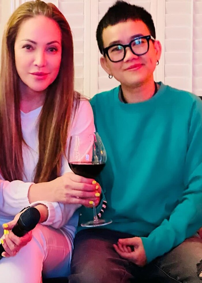 Trong ngày lễ tình nhân, nhạc sĩ Phương Uyên công khai đăng ảnh thân mật cùng Thanh Hà trên mạng xã hội.