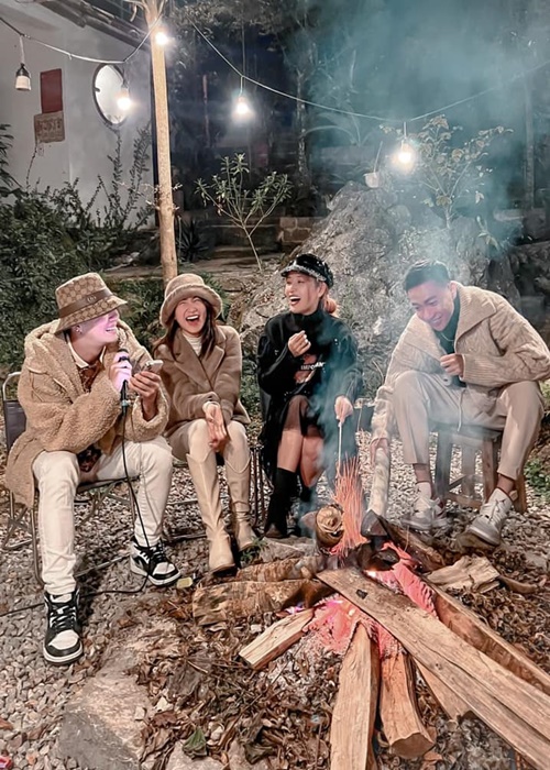 Hòa Minzy chưa có động thái mới giữa tin đồn tình cảm. Tuy nhiên, cô lộ diện bên Duy Khánh, Puka, ST Sơn Thạch. Ảnh: FBNV