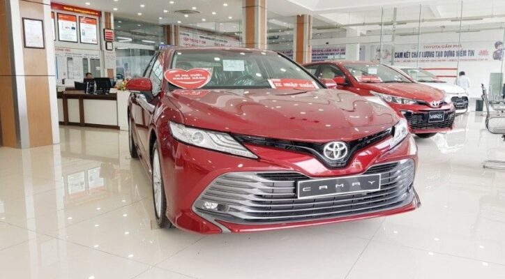 Toyota Camry dẫn đầu phân khúc xe sedan giá 1 tỷ. 
