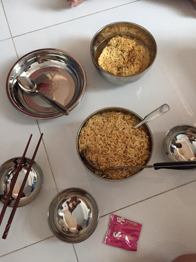 Đặc sản thời sinh viên ai cũng thấy thân quen (Ảnh: Nguyễn Huệ). 