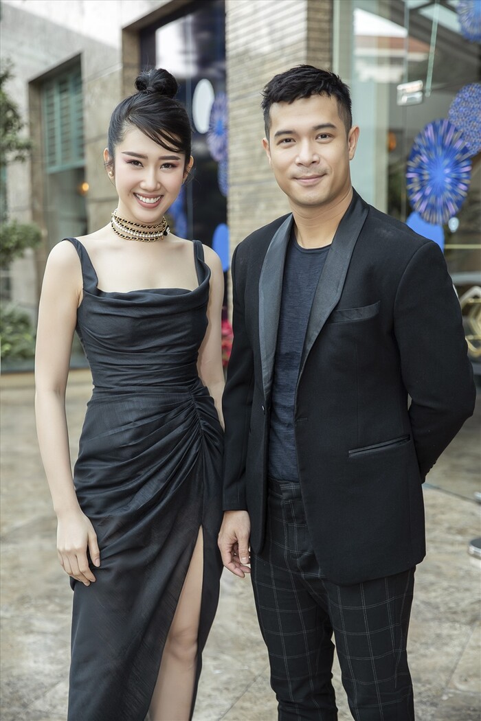 Thuý Ngân bị nghi hẹn hò Trương Thế Vinh trong suốt thời gian dài.