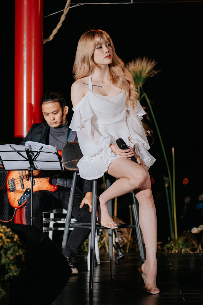 Mỗi lần cô nàng xuất hiện đều trở thành chủ đề nóng vì quá xinh đẹp..