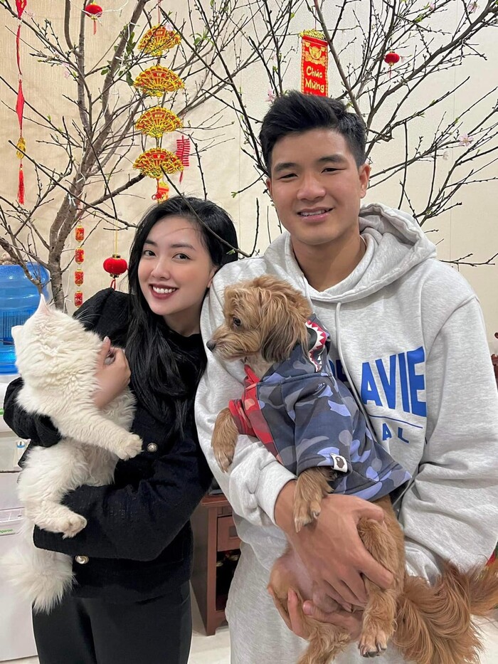 Tết vừa qua, Hà Đức Chinh đã ngấm ngầm khoe trước ngày rước nàng về dinh với dòng caption: 