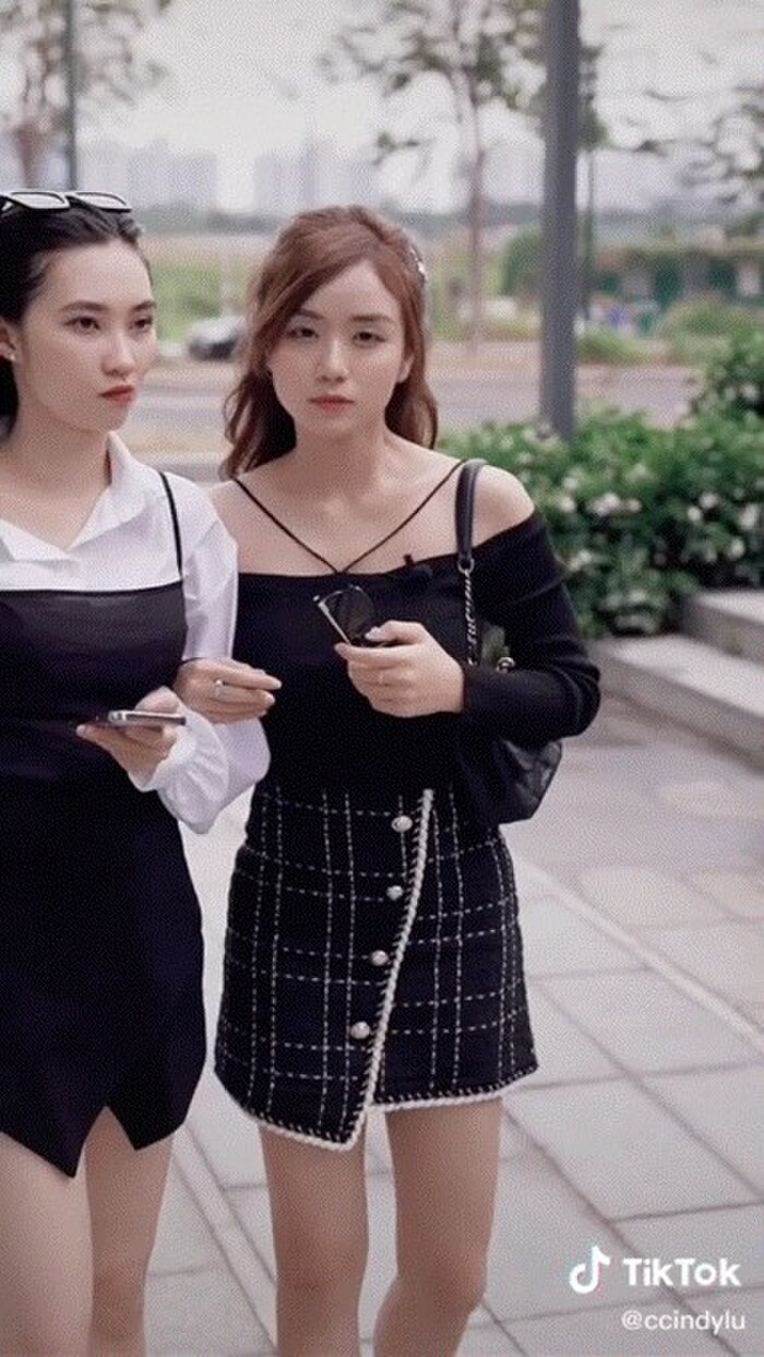 Thái độ của Cindy Lư trong clip gây sự chú ý từ phía dư luận.