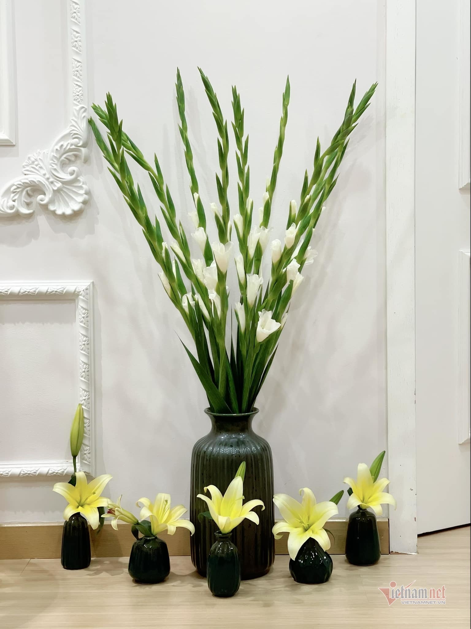 Từng góc nhỏ Hoàng Xuân đều chăm chút rất đẹp và gọn gàng. Mỗi góc nhỏ trong nhà, Hoàng Xuân đều bày biện món đồ xinh xinh. Cô cũng thích cắm hoa. 