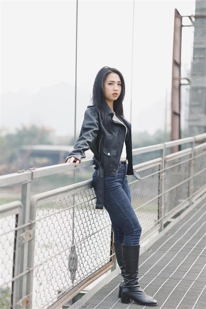 Trần Thị Duyên xuất hiện với phong cách khác lạ.