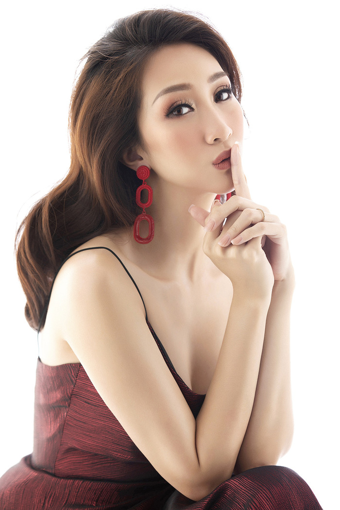 Câu chuyện ca sĩ Lều Phương Anh bị tố làm tiểu tam chen vào cuộc hôn nhân với người đáng tuổi bố mẹ của cô đã làm showbiz Việt chấn động thời gian vừa qua. 