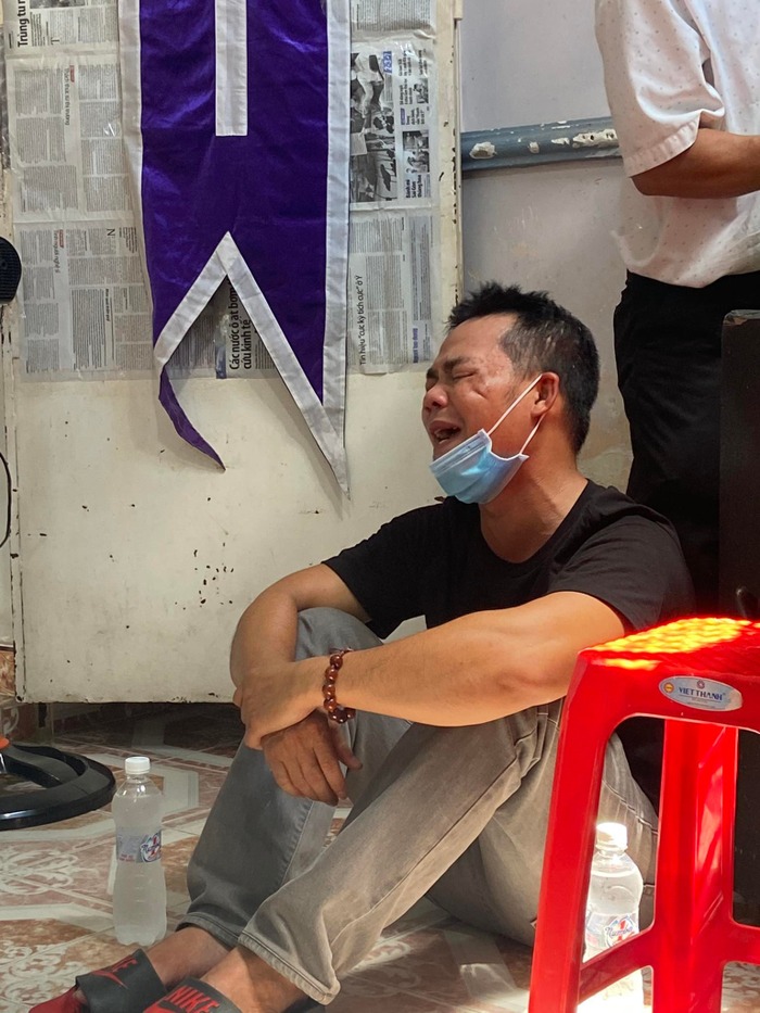 Anh Tuấn khóc ngất trước sự mất mát quá lớn của gia đình