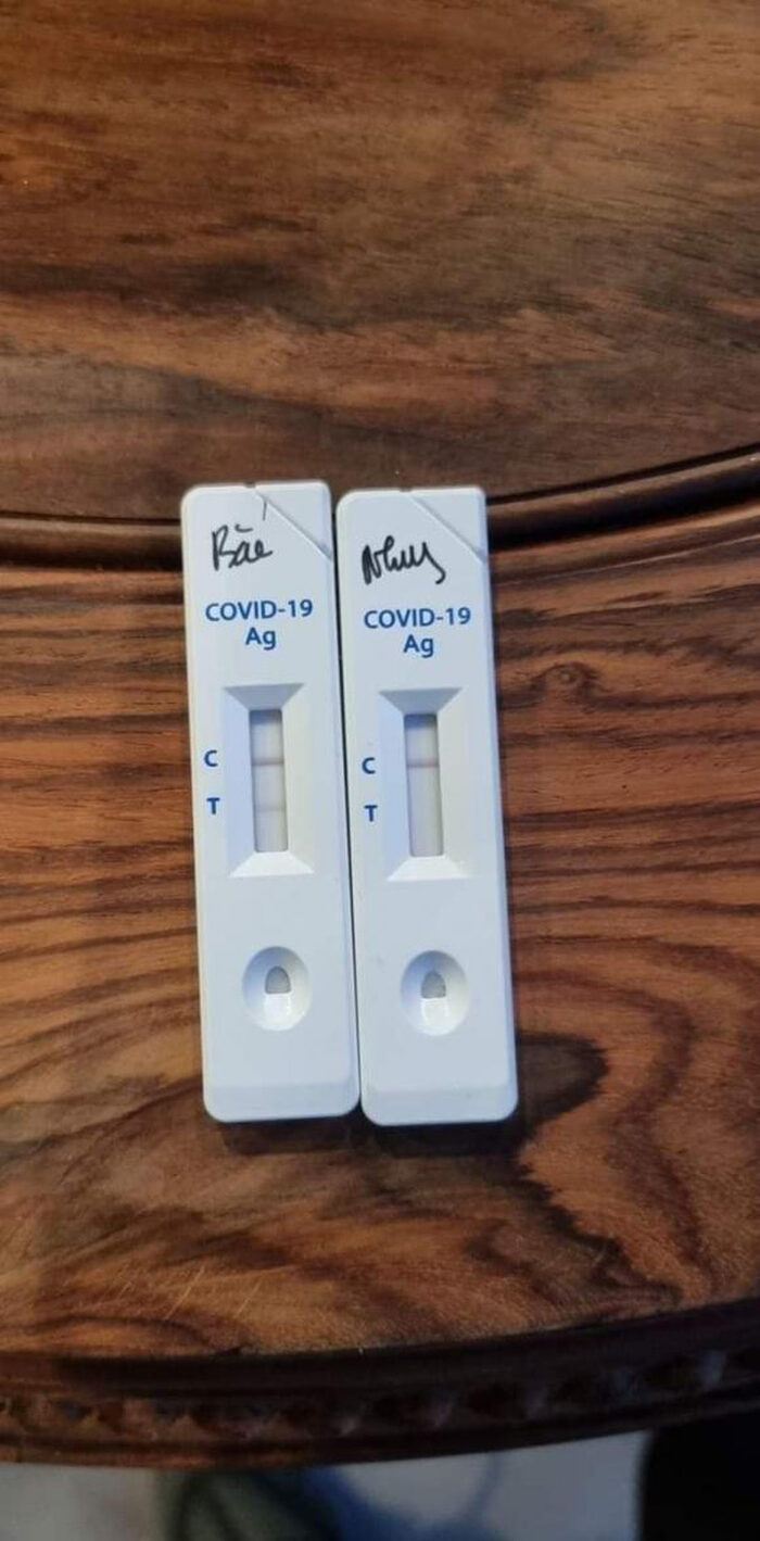 Bà xã Xuân Bắc chia sẻ hình ảnh thông báo nam nghệ sĩ dương tính với Covid-19 trên trang cá nhân