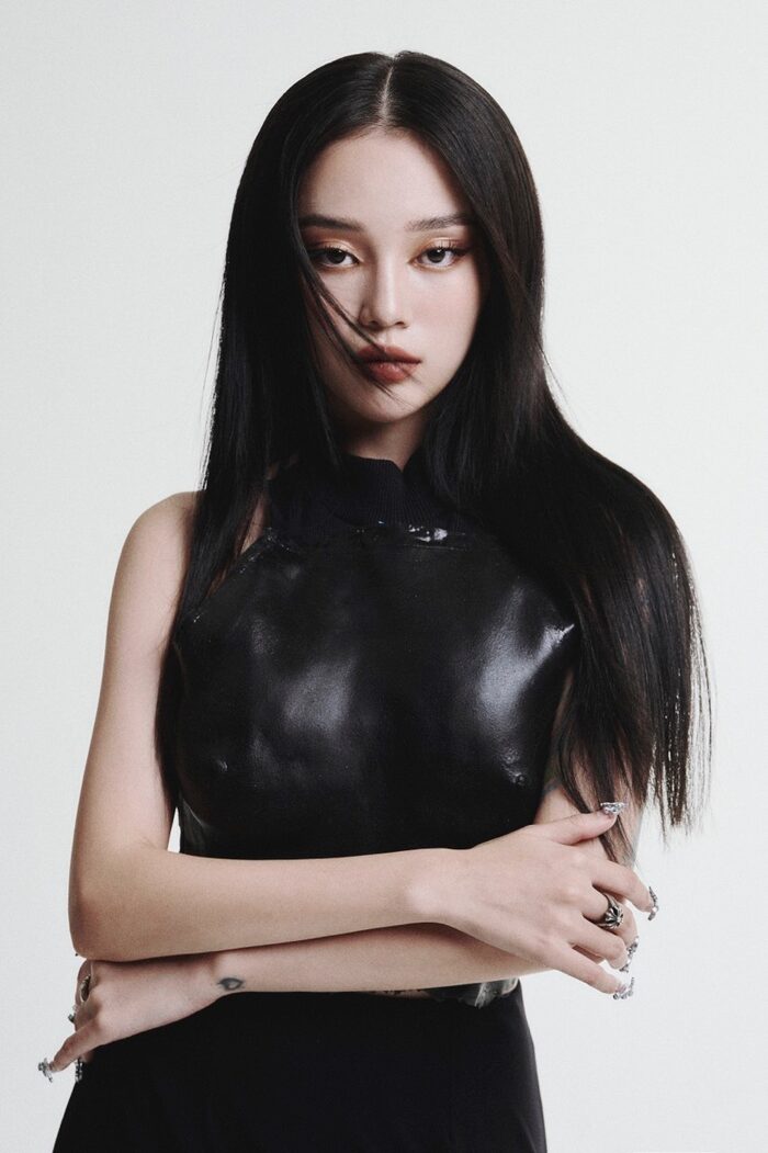 Thời gian gần đây Linh Ngọc Đàm đều xuất hiện với tạo hình chỉn chu, xinh đẹp và nhận được cơn mưa lời khen từ cư dân mạng