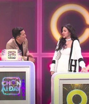 Mới đây nhất hot girl Trần Thanh Tâm cũng trở thành tâm điểm chỉ trích của netizen khi có cơ hội xuất hiện trên truyền hình với vai trò người chơi.