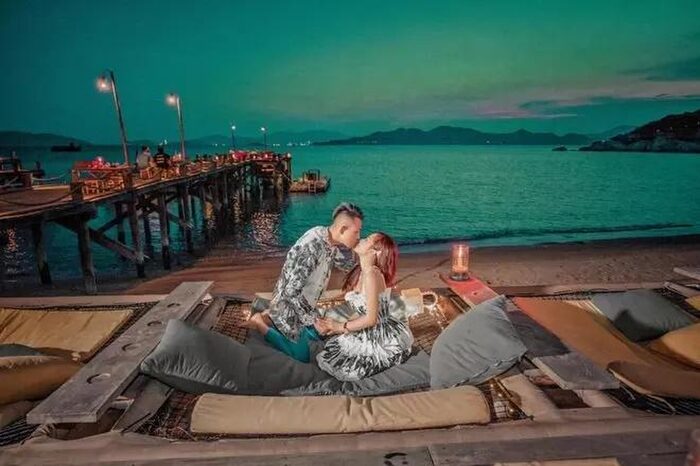 Minh Nhựa và vợ hai Mina Phạm thường xuyên đăng ảnh ngọt ngào lên trang cá nhân.