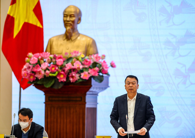 Thứ trưởng Bộ Tài chính Nguyễn Đức Chi trả lời báo chí