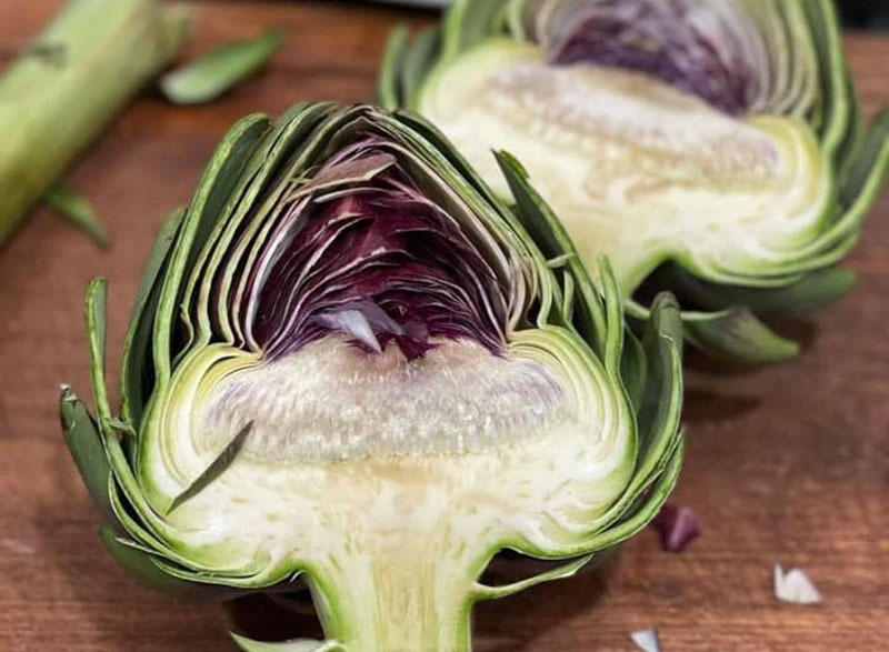 Hoa Atiso được các chị em nội trợ chuộng mua về vì có thể chế biến thành nhiều món ăn tốt cho sức khoẻ (ảnh: VH)