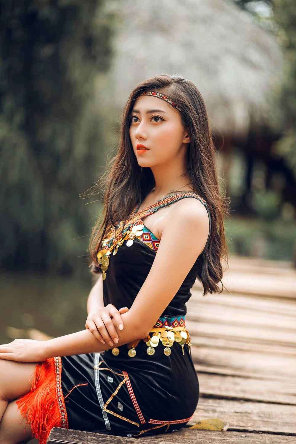 ừ năm lớp 11, nhờ vẻ đẹp trời cho nên H Ru Lem Niê rất đắt show làm mẫu ảnh, sau đó cô nàng còn được mời làm mẫu cô dâu, mẫu makeup cho các học viên học trang điểm và mẫu chụp ngoại cảnh.