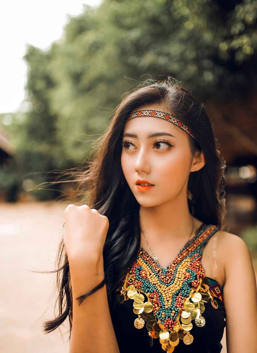 H Ru Lem Niê cho biết bản thân là người có tính cách thân thiện, dễ gần nên được nhiều bạn bè quý mến. Dù không tham gia sâu vào ngành nghệ thuật nhưng cô nàng vẫn đang cố gắng học hỏi thêm về lĩnh vực này, nhất là ở mảng âm nhạc.