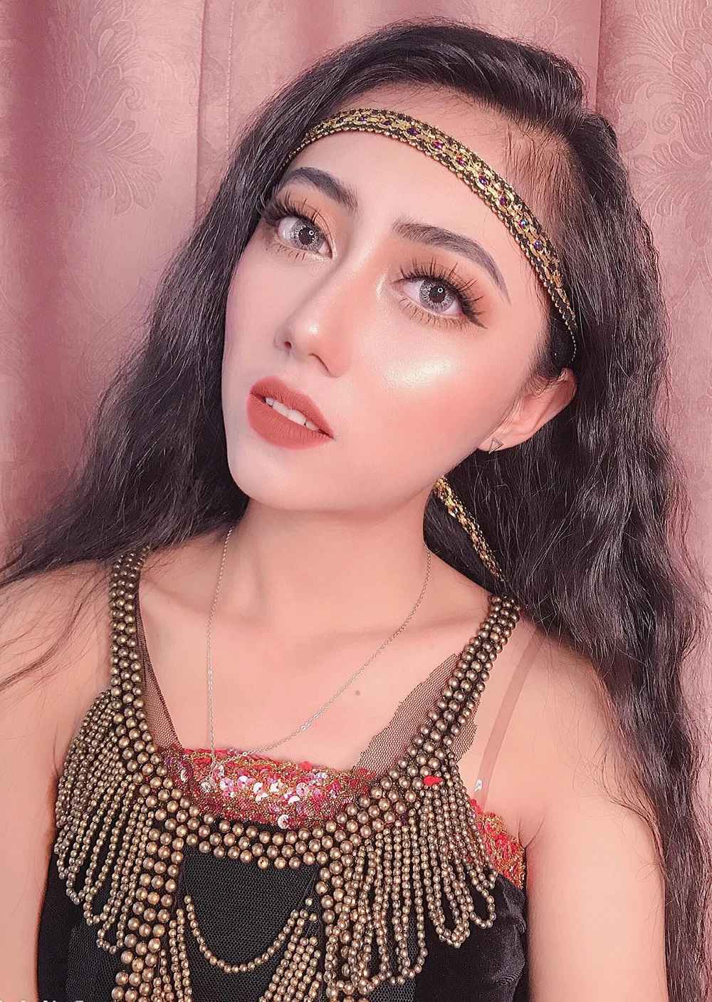 H Ru Lem từng đạt giải nhất cuộc thi Nữ sinh thanh lịch huyện Cưmgar năm 2019, sau đó còn đại diện làng tham gia Ngày hội các làng văn hoá huyện Cưmgar 2019.