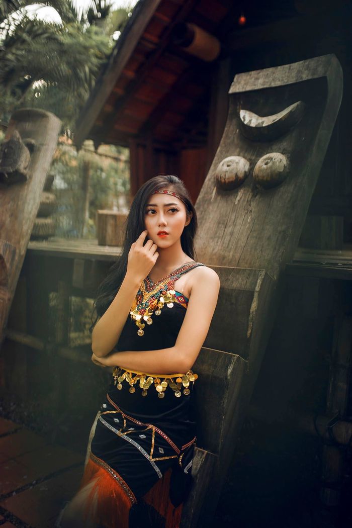 Tuy nhiên, đã có rất nhiều bạn bè học chung với H Ru Lem vào khẳng định rằng ngay từ nhỏ, cô nàng đã sở hữu đôi mắt to tròn cùng sóng mũi cao vút như vậy rồi.