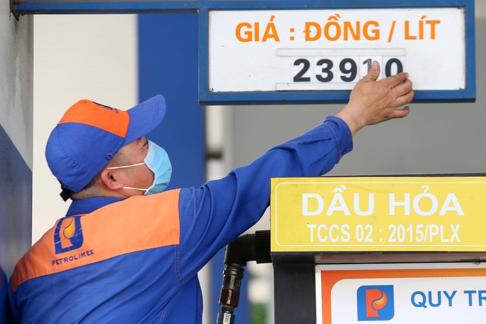 Các mặt hàng dầu cũng tăng giá mạnh. Cụ thể, dầu diesel có giá 25.268 đồng/lít, dầu hỏa 23.918 đồng/lít và dầu mazut 20.987 đồng/kg.