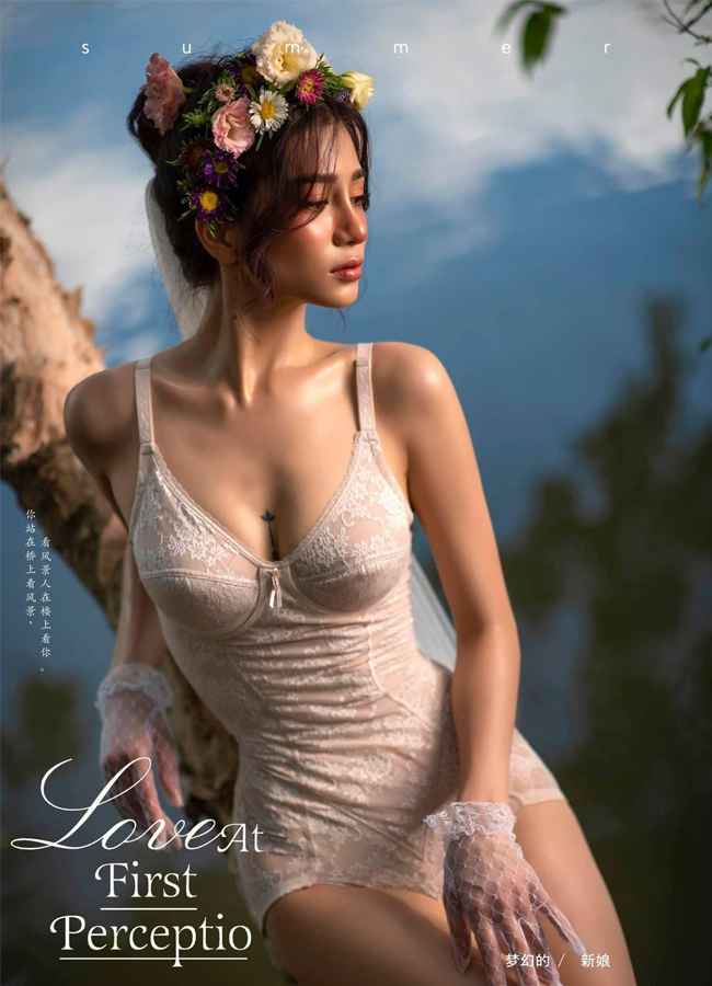 Mới đây, bộ ảnh nội y cưới cho cô dâu của Ngọc Bích đang 