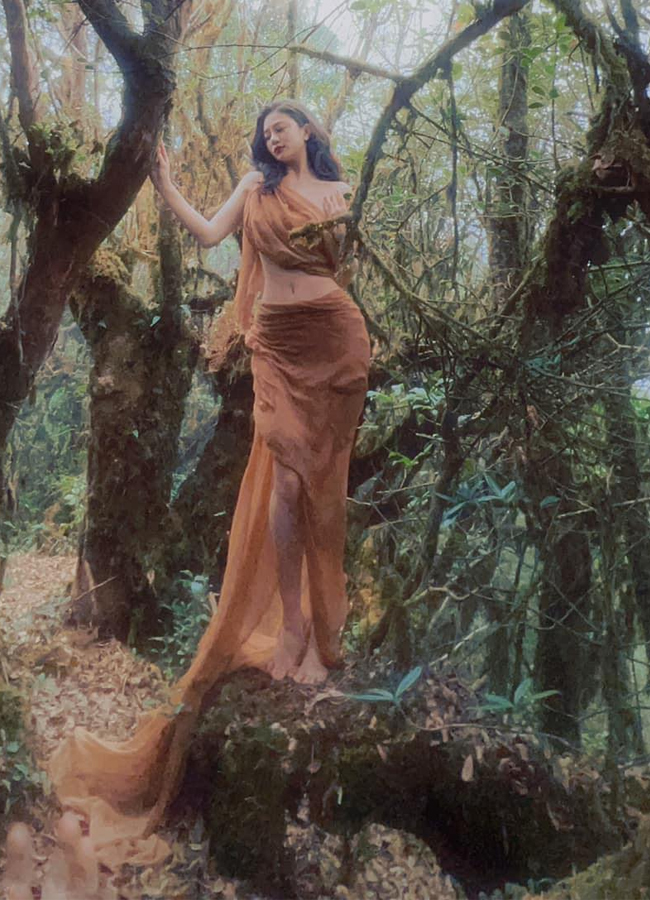 Trần Ngọc Bích sinh năm 1994, quê Quảng Ninh. Cô được gọi là 