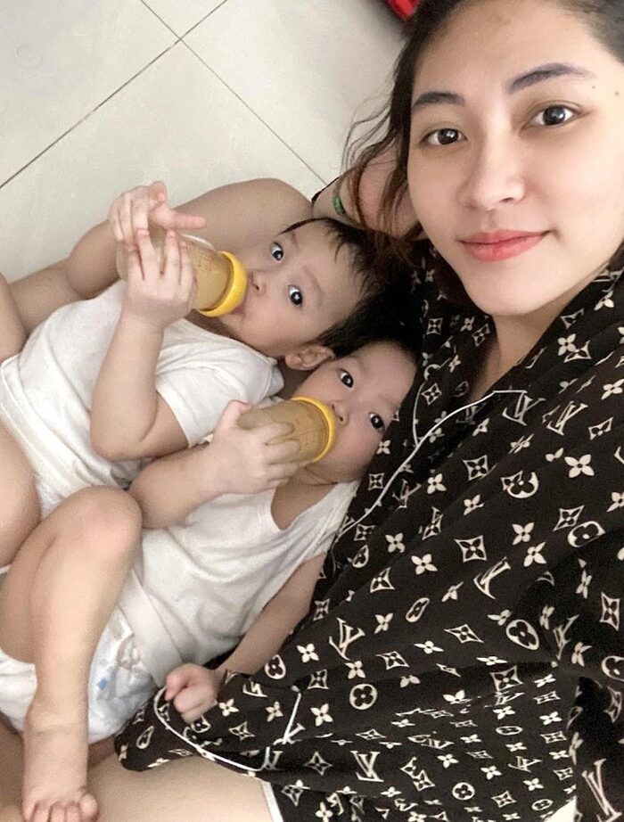 Đến lúc ly hôn, chồng Đặng Thu Thảo đuổi cô cùng hai đứa con nhỏ ra khỏi nhà.