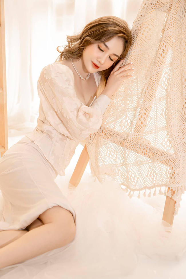 Cô nàng từng góp mặt trong nhiều cuộc thi sắc đẹp như: 