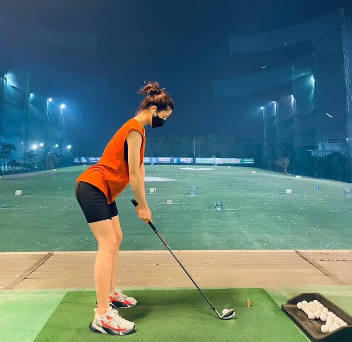 Cô nàng khá chăm chỉ tập luyện thể thao để giữ gìn vóc dáng