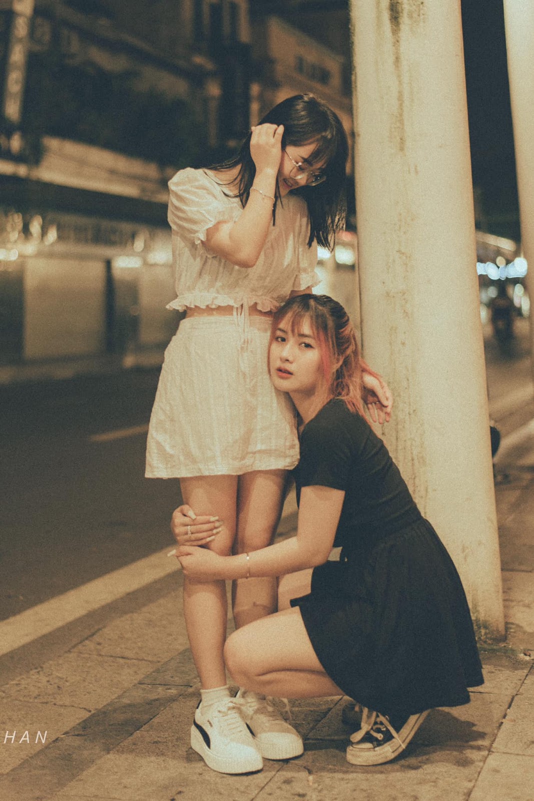 Khi hoạt động cá nhân, Gấm Kami và Quỳnh Bùi đều đã rất tỏa sáng và có một lượng fan nhất định. Tuy nhiên, 2 cô gái này còn quyết định kết hợp, trở thành cặp chị em đình đám trên TikTok.