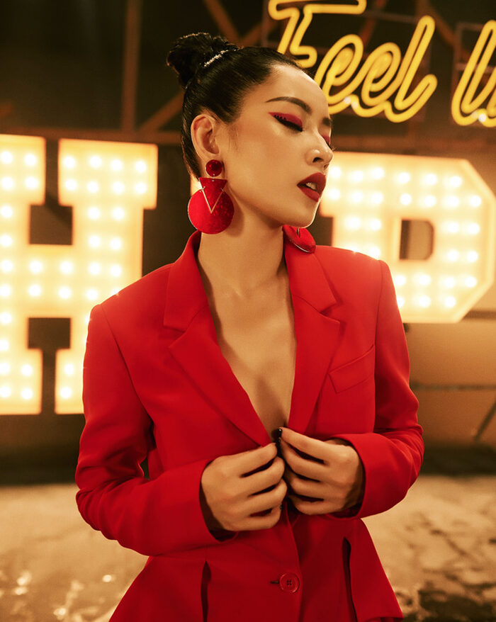 Chi Pu cũng từng lên tiếng xin lỗi công chúng về sai sót trên sân khấu của bản thân.