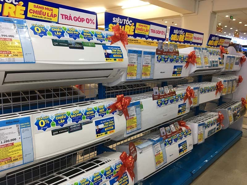 Các siêu thị điện máy tung khuyến mãi hấp dẫn cho mặt hàng điều hòa (Ảnh: N.Thanh)