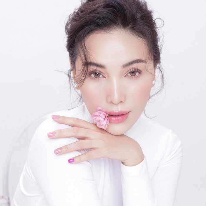 Khoảng cuối tháng 10 năm ngoái, Quỳnh Thư bị dân tình nghi ngờ là 