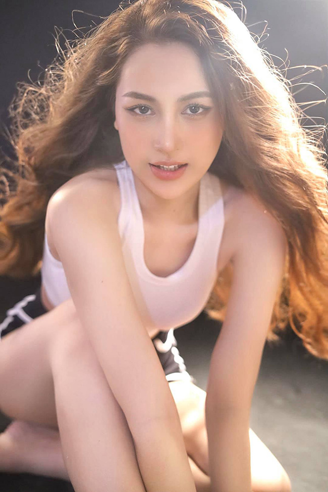 Hot girl dân tộc này chỉ thỉnh thoảng đăng một vài bức ảnh trên trang cá nhân nhưng mỗi lần như vậy đều nhận về rất nhiều lượt yêu thích từ bạn bè và người hâm mộ. Ảnh: FBNV 