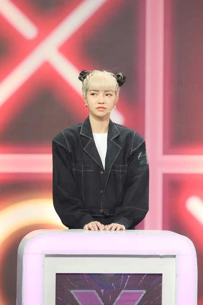 Một số khán giả đã chỉ ra rằng nguyên nhân do góc máy và ánh sáng khiến nữ TikToker bị 