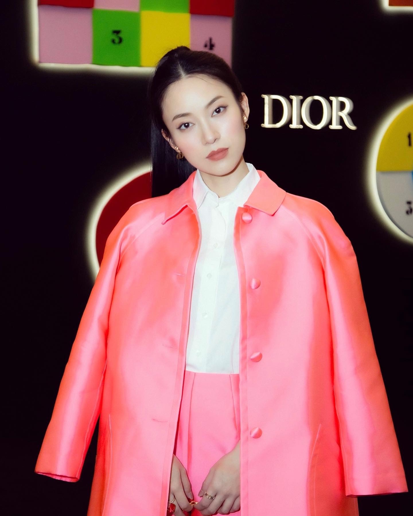 Sau khi tốt nghiệp loại Giỏi ngành Quan hệ Quốc tế của Học viện Ngoại giao, Trần Khánh Vy liên tục gặt hát được những thành tựu đáng nể trong công việc dẫn chương trình.