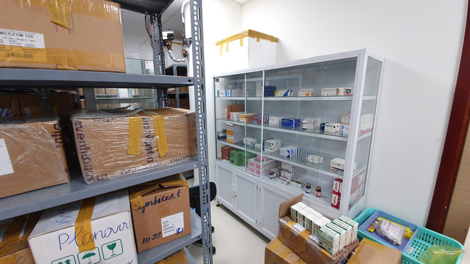 Khu dược - nơi bảo quản thuốc nhưng hệ thống máy lạnh không có