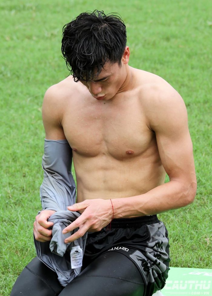 Những hình ảnh này của Bùi Tiến Dũng sau khi đăng tải lên mạng đã nhận về lời khen, nhất là từ chị em.