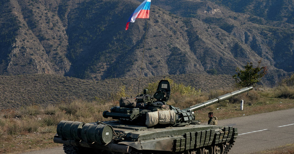 Thành viên lực lượng gìn giữ hoà bình Nga ở gần biên giới với Armenia. Ảnh: Reuters