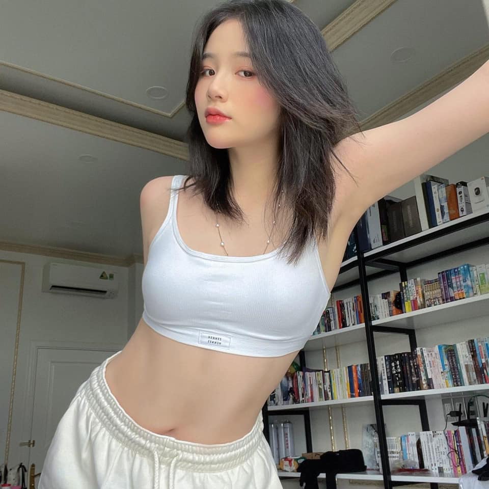 Trên trang cá nhân, Thanh Xuân không ngần ngại thể hiện phong cách 