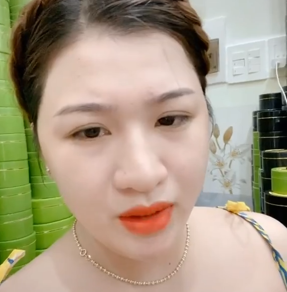 Vấn đề khiến vợ chồng hiện tượng mạng Lộc Fuho liên tục giải thích đó là lùm xùm nhà vợ ăn bám quanh chiếc xe ô tô gần 700 triệu. Trên video TikTok mới đây, vợ Lộc Fuho đã lên tiếng giải thích lý do Lộc không đứng tên xe.