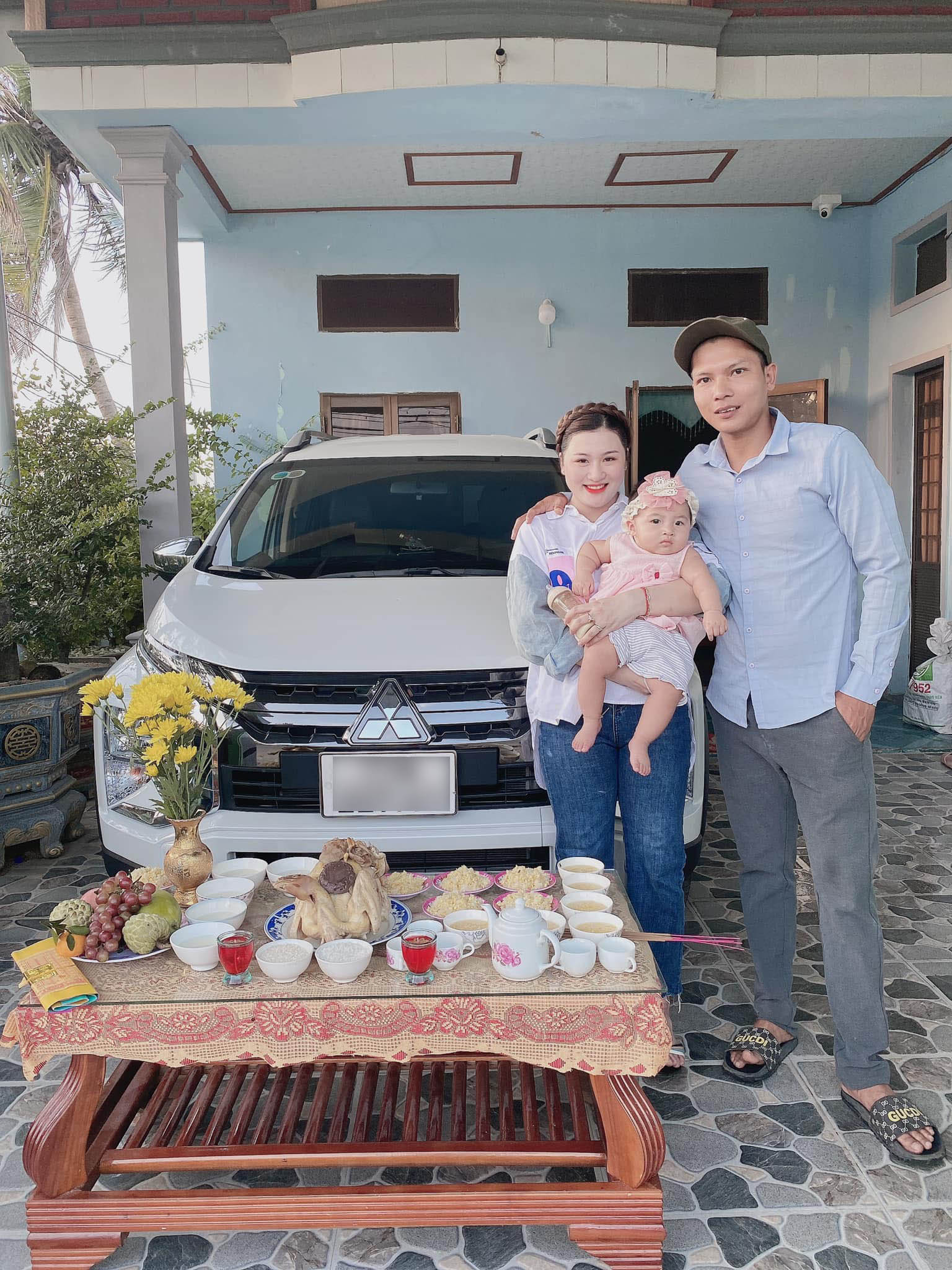 Vừa nói chị Thủy vừa không kìm được nước mắt, chị nghẹn ngào 