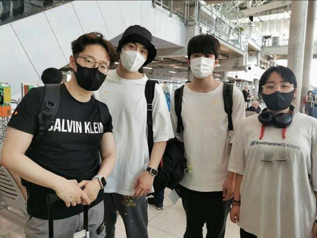 Dù đeo khẩu trang kín mít nhưng dung mạo hơn người của nam tài tử vẫn nổi bần bật giữa đám đông