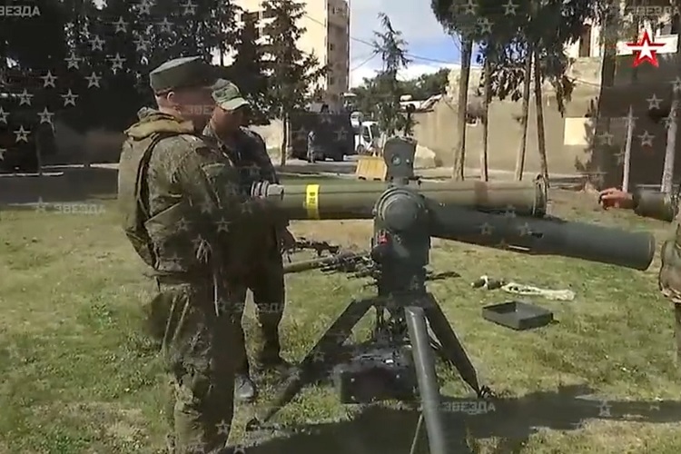 Bệ phóng và tên lửa chống tăng TOW bị thu giữ. Ảnh: Zvezda TV