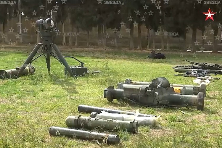 Lô vũ khí bị thu giữ. Ảnh: Zvezda TV