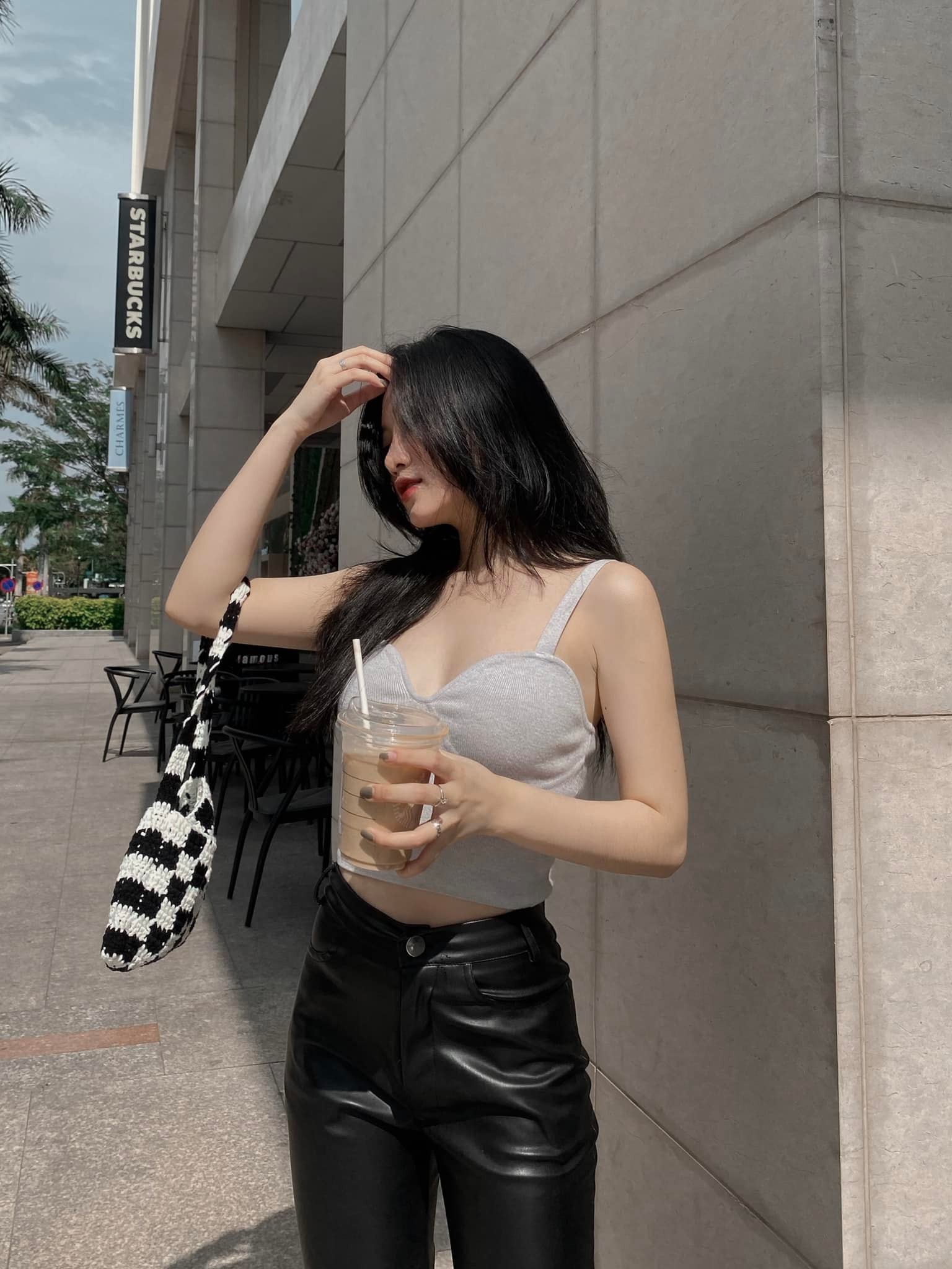 Cô thừa hưởng dòng máu Đài Loan của cha và nét đẹp Việt từ mẹ. Tên của hot girl này có ý nghĩa là 